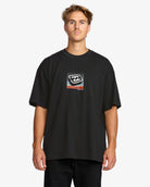 Camiseta Billabong Spec 3D Black para hombre en color negro con logo Billabong frontal efecto 3D retro y corte amplio estilo surf.