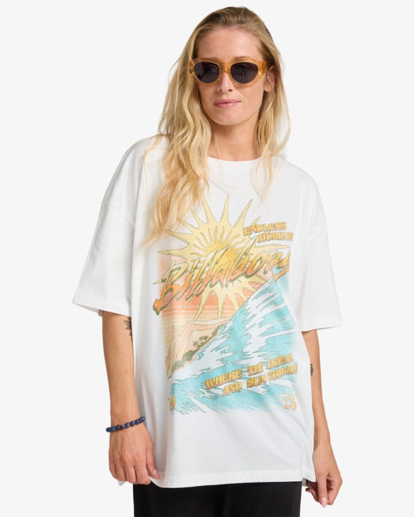 Camiseta Billabong Where The Sun Collide mujer blanca con gráfico sol y ola estilo surf vintage