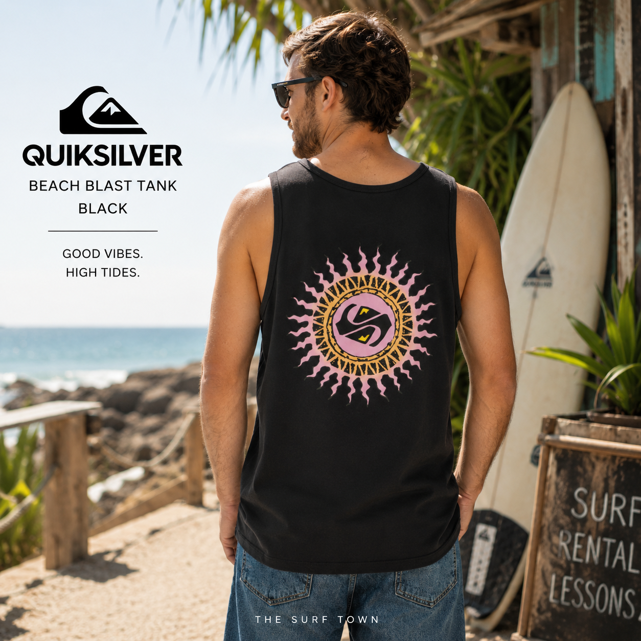 Camiseta Quiksilver Beach Blast Tank Black para hombre en entorno surf tropical, fotografía editorial propia de THE SURF TOWN, camiseta de tirantes negra con gráfico trasero estilo surf y verano premium.