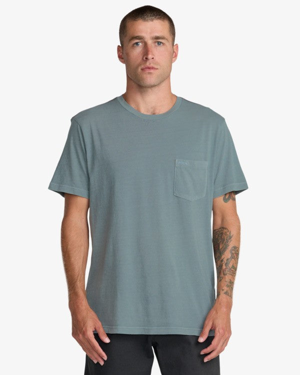 Camiseta RVCA PTC 2 Pigment Lead gris efecto lavado con bolsillo hombre estilo urbano