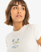 detalle camiseta RVCA Tempted Vintage White mujer