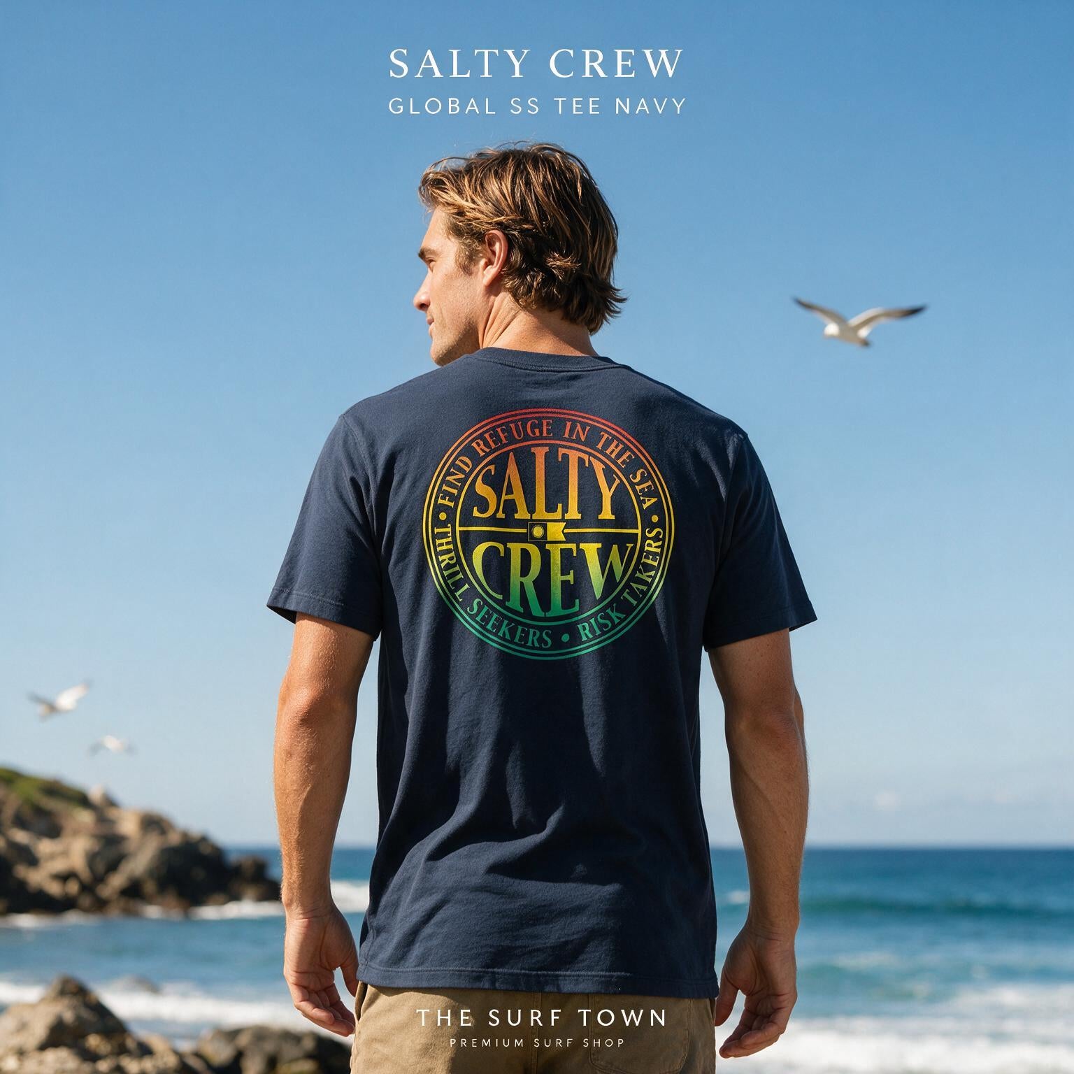 Camiseta Salty Crew Global SS Tee Navy, imagen editorial propia de THE SURF TOWN