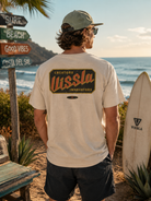 Camiseta Vissla Heavy Duty Organic Bone en ambiente surf lifestyle frente al océano