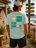 Camiseta Vissla Solar Vibrations Eco Tee Agave en ambiente surf lifestyle premium junto al mar