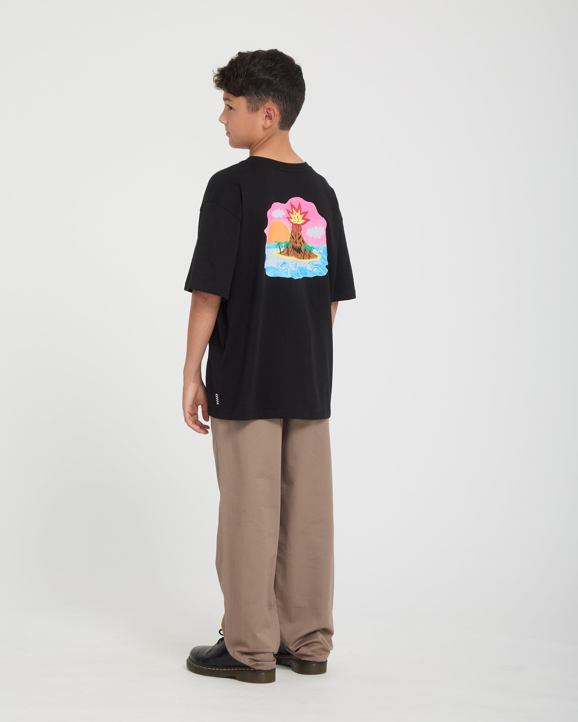 Camiseta Volcom Ozzy I Black para niño vista frontal del producto oficial