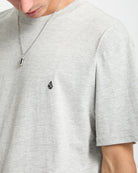 Camiseta Volcom Stone Blanks Heather Grey detalle del bordado Stone oficial