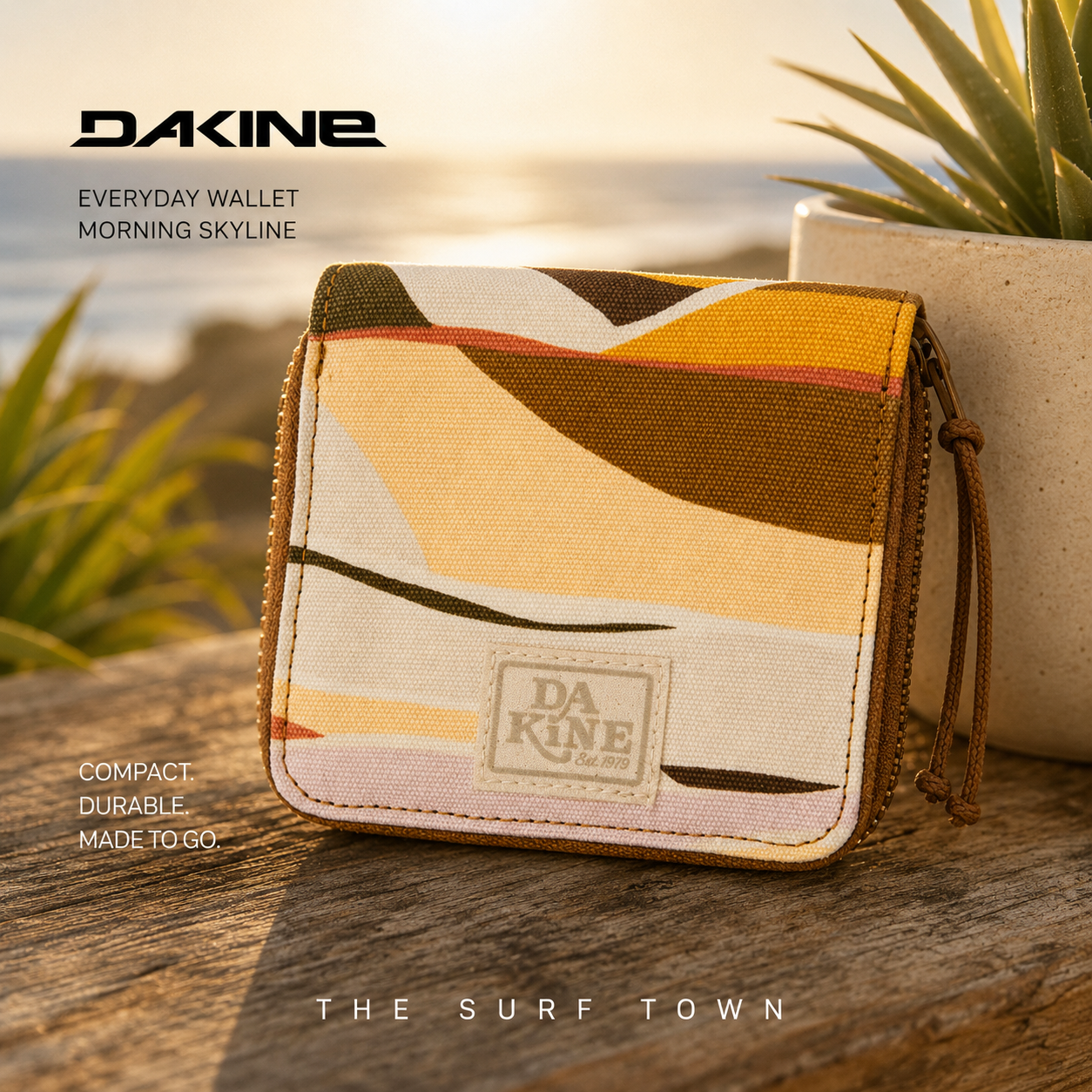 Cartera Dakine Everyday Wallet Morning Skyline en fotografía editorial propia de THE SURF TOWN con estilo surf lifestyle premium junto al océano
