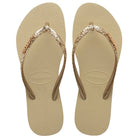 Chanclas Havaianas Slim Glitter II Beige Gold mujer con tiras finas glitter doradas y suela cómoda de goma ideales para verano, playa y piscina