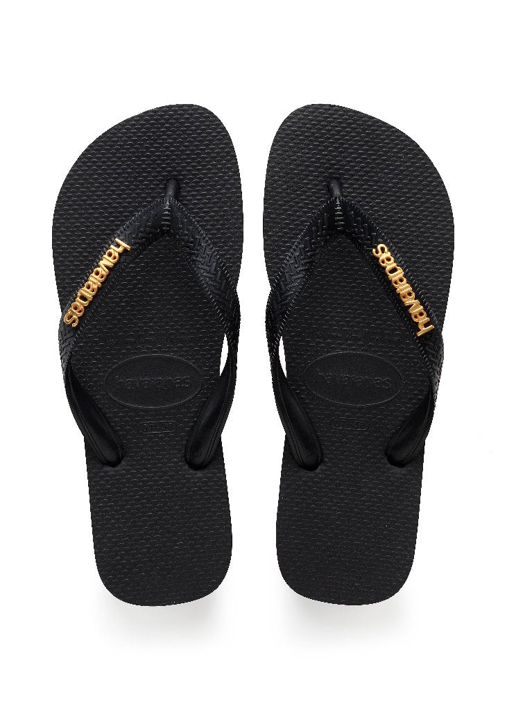 Chanclas Havaianas Top Logo Metallic Black negras con logo metálico dorado en las tiras y suela cómoda de goma para verano, playa y piscina