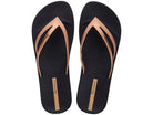 Chanclas Ipanema Bossa Soft mujer negras con tiras doradas cómodas para verano y playa