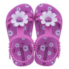 Chanclas Ipanema Daisy Baby en color lila con flores y sujeción al tobillo, perfectas para playa o piscina con máxima comodidad, seguridad y estilo infantil