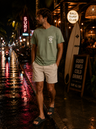 Chanclas Quiksilver negras hombre en boulevard surf nocturno Bali lifestyle premium