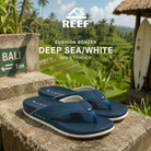 Fotografía propia de THE SURF TOWN de las chanclas Reef Cushion Bonzer Deep Sea White para hombre en campos de arroz de Bali con ambiente surf lifestyle premium y luz tropical natural.