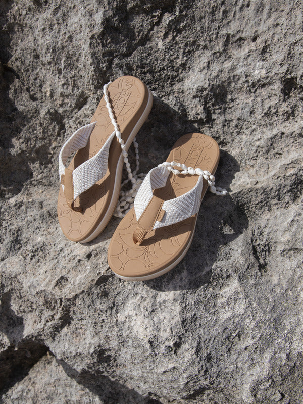 Chanclas ROXY Colbee Hi Natural de mujer en color beige con tira blanca y suela elevada estilo verano surf