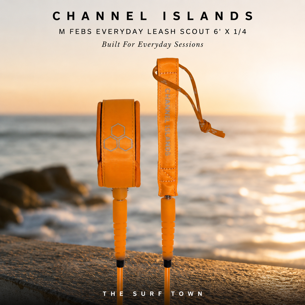 Leash Channel Islands M Febs Everyday Leash Scout 6' X 1/4 color naranja Scout en fotografía editorial propia de THE SURF TOWN con ambiente surf premium y fondo costero desenfocado.