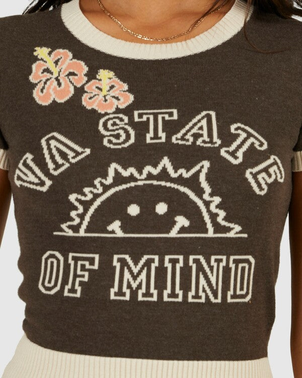 detalle logo VA State camiseta RVCA Java mujer