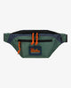 Riñonera Billabong Bali 3L Moss Green verde con parche Adventure Division y tiradores naranjas