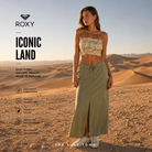 Fotografía propia de THE SURF TOWN de la falda Roxy Iconic Land Oil Green para mujer en dunas del desierto con estilo beachwear premium y espíritu aventurero