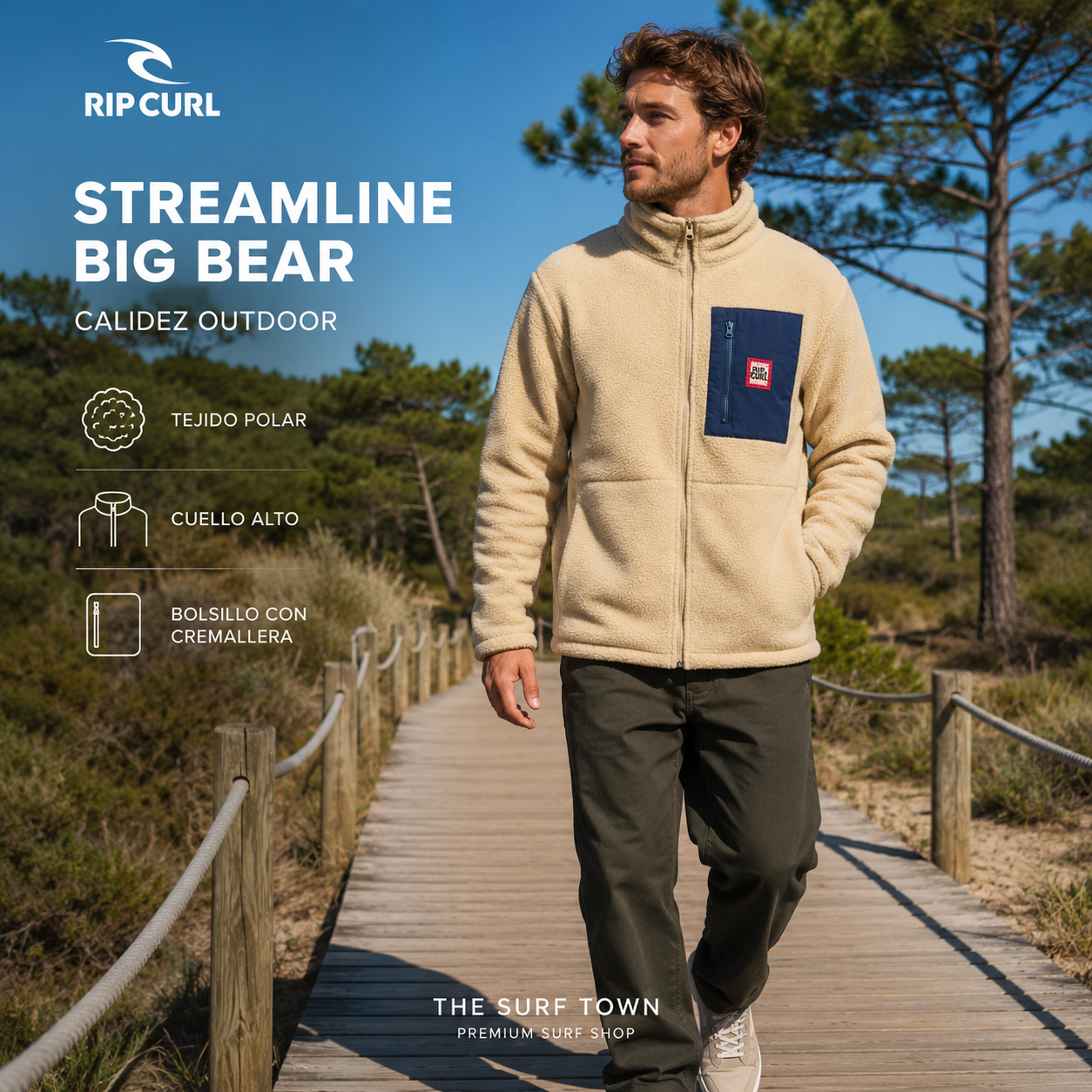 Hombre con forro polar Rip Curl Streamline Big Bear Khaki Sand en una pasarela entre pinos, imagen editorial propia de THE SURF TOWN