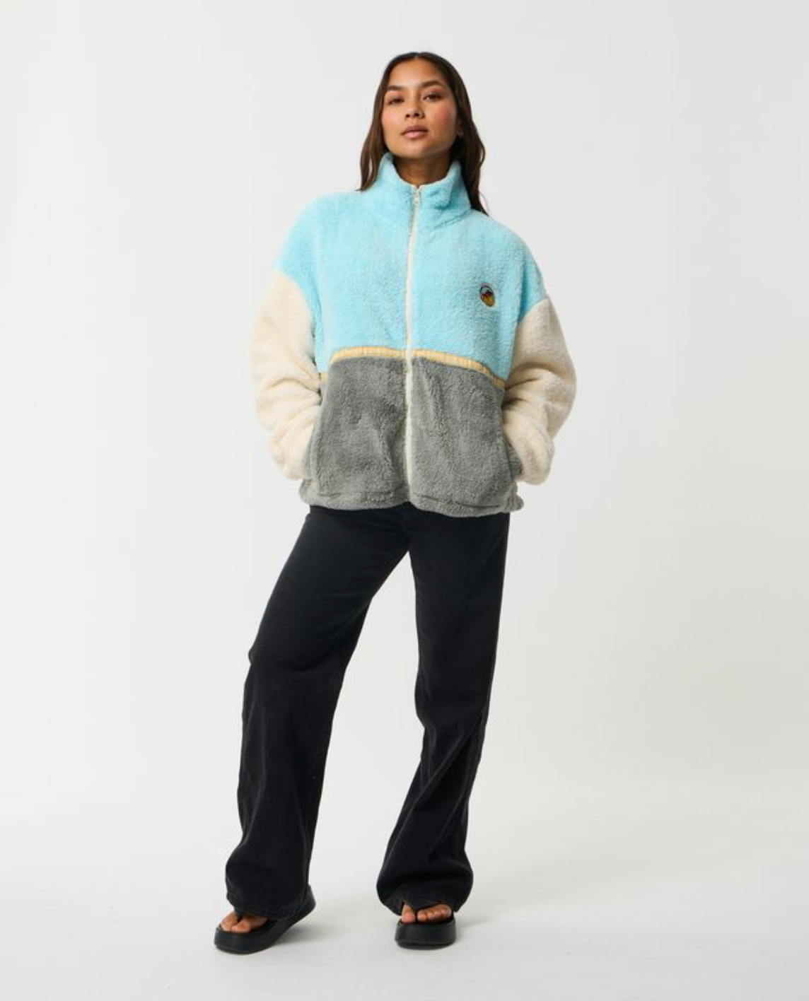 como queda puesto el Forro Polar Rip Curl Surf Revival Light Blue
