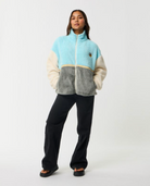 como queda puesto el Forro Polar Rip Curl Surf Revival Light Blue
