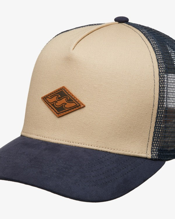detalle delantero del parche de la gorra billabong diamond castle rock
