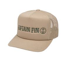 Gorra Captain Fin Core Trucker Khaki beige con logo bordado verde y rejilla trasera tipo trucker