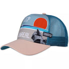 Gorra Coastal Unreal trucker azul con visera beige estilo surf unisex ligera y transpirable