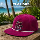Gorra Dakine Tour Unstructured Cap Viva Magenta en fotografía editorial propia de THE SURF TOWN en resort tropical premium junto al océano