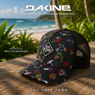 Gorra Dakine Youth Ballcap Mushroom Wonderland para niños en fotografía editorial propia de THE SURF TOWN en entorno tropical premium junto al mar