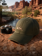 Gorra Quiksilver Decades Grape Leaf verde oliva en escena editorial aventura desierto Colorado con estética outdoor premium