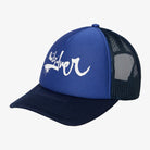 Gorra Quiksilver DNA Impaired Dark Navy azul oscuro trucker con visera curva, malla trasera y cierre snapback ajustable.