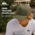 Gorra Quiksilver Omni Trucker Grape Leaf en fotografía editorial propia de THE SURF TOWN con estilo surf lifestyle premium y luz solar intensa