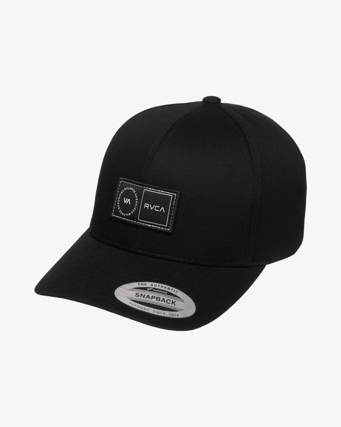 Gorra RVCA negra snapback con logo frontal estilo urbano surf