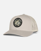 Gorra Salty Crew Reel Fly Retro Trucker Silver gris claro con parche frontal y rejilla transpirable
