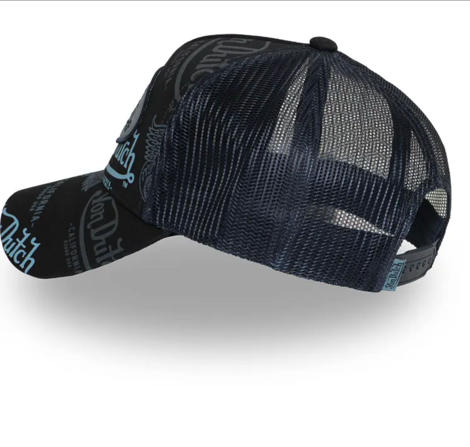 lateral de la gorra von dutch cafe 06 de color negro con parche delantero y logos en tonos azules