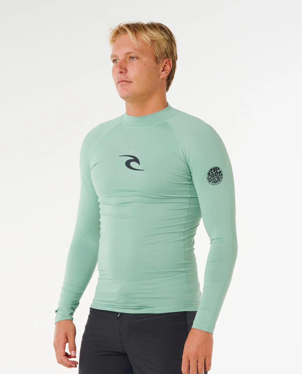 Licra Rip Curl Waves UPF50 Performance Aloe LS para hombre en color verde aloe con protección solar UPF50+ para surf y actividades acuáticas