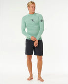 Licra Rip Curl Waves UPF50 Performance Aloe LS para hombre en color verde aloe con protección solar UPF50+ para surf y actividades acuáticas