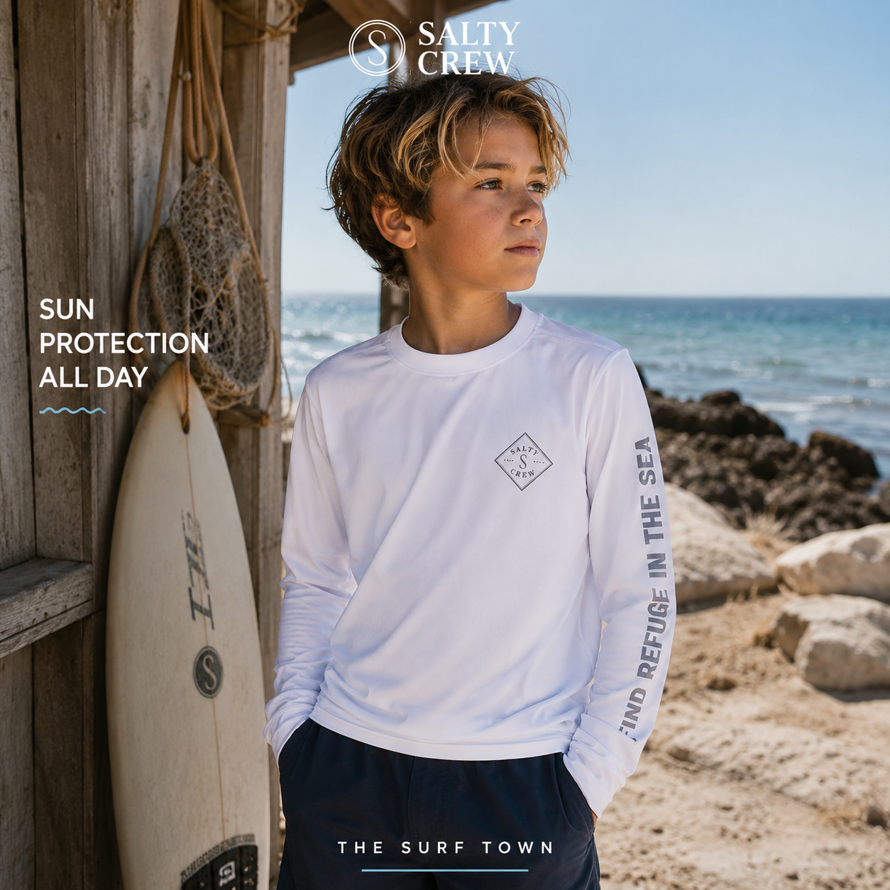 Licra Salty Crew Tippet Boys Sunshirt White para niño en escenario lifestyle surf con protección solar