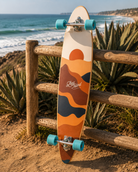 Longboard Long Island Landscape Essential 39 en escena surf lifestyle junto al mar y acantilados