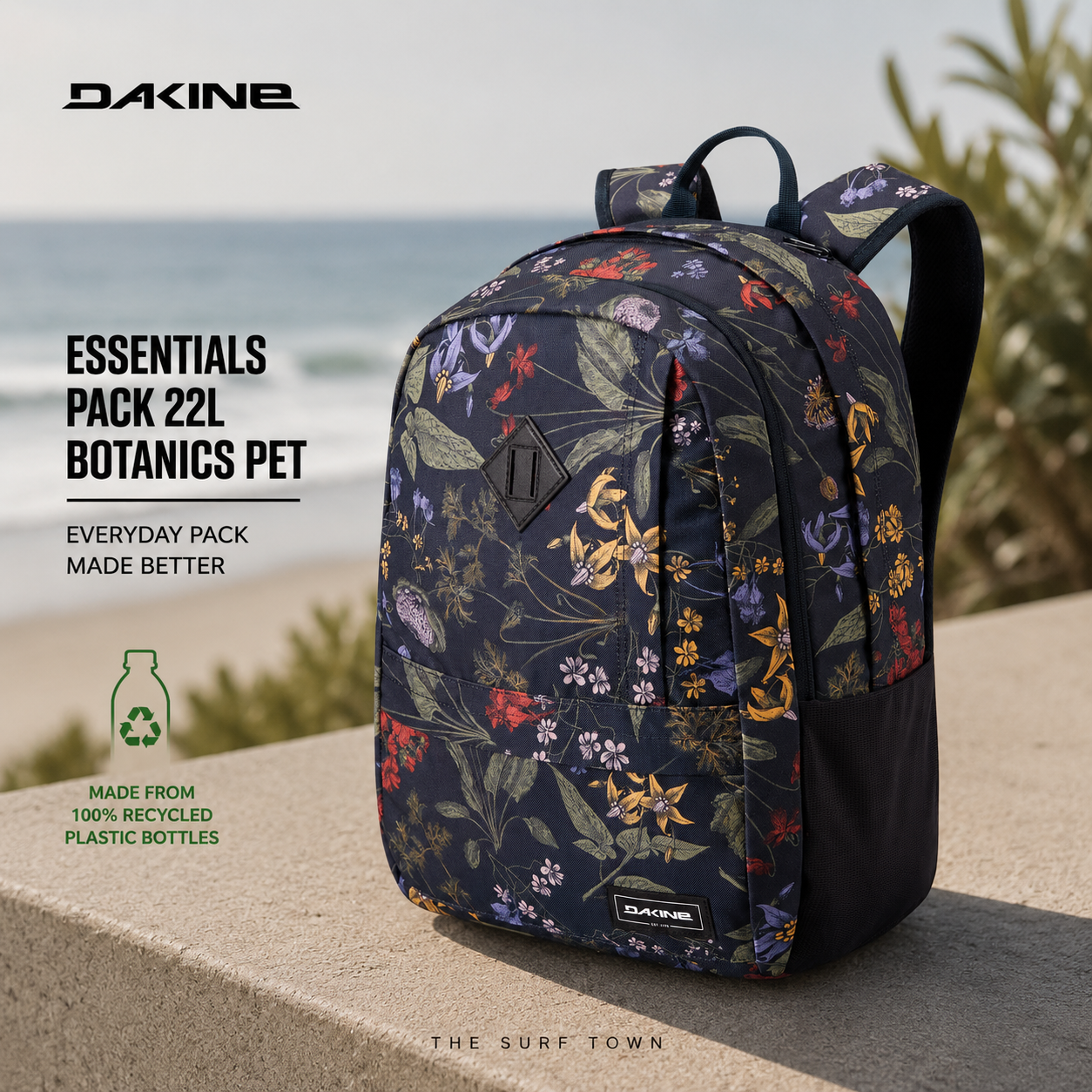 Mochila Dakine Essentials Pack 22L Botanics Pet en fotografía editorial propia de THE SURF TOWN, mochila estampada floral fabricada con materiales reciclados para uso diario y surf lifestyle