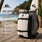 Mochila Quiksilver New Secret Sesh Grape Leaf en fotografía editorial propia de THE SURF TOWN con estilo surf lifestyle premium y luz solar intensa