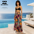 Pantalón Billabong Split Spirit Night Tropical para mujer en rooftop infinity luxury frente al mar, fotografía editorial propia de THE SURF TOWN inspirada en el beach lifestyle premium