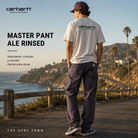 Pantalones Carhartt WIP Master Pant Ale Rinsed en fotografía editorial propia de THE SURF TOWN con experiencia roadtrip coastal premium y estilo workwear urbano