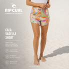Pantalones cortos Rip Curl Cala Vadella para mujer con estampado tropical multicolor y estilo veraniego