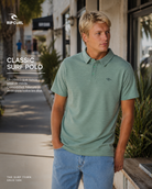 Polo Rip Curl verde de hombre en escena surf resort tropical premium