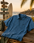Polo Vissla Bogey Man Eco azul estampado estilo surf lifestyle junto al mar