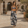 video promocional propio de the surf town de modelo llevando unos pantalones de verano salty crew dreamland con estampado floral en patio exterior de resort premium