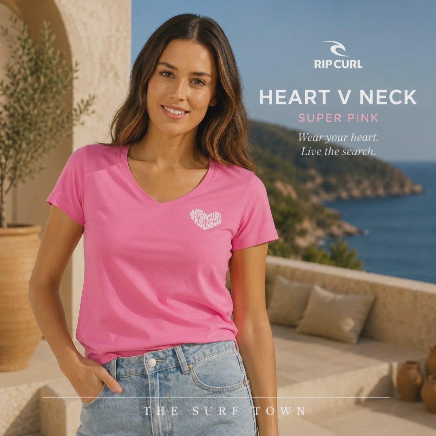 modelo vistiendo una Camiseta Rip Curl Heart V Neck Super Pink durante una sesion de video promocional de the surf town en un exterior de villa de lujo en Ibiza