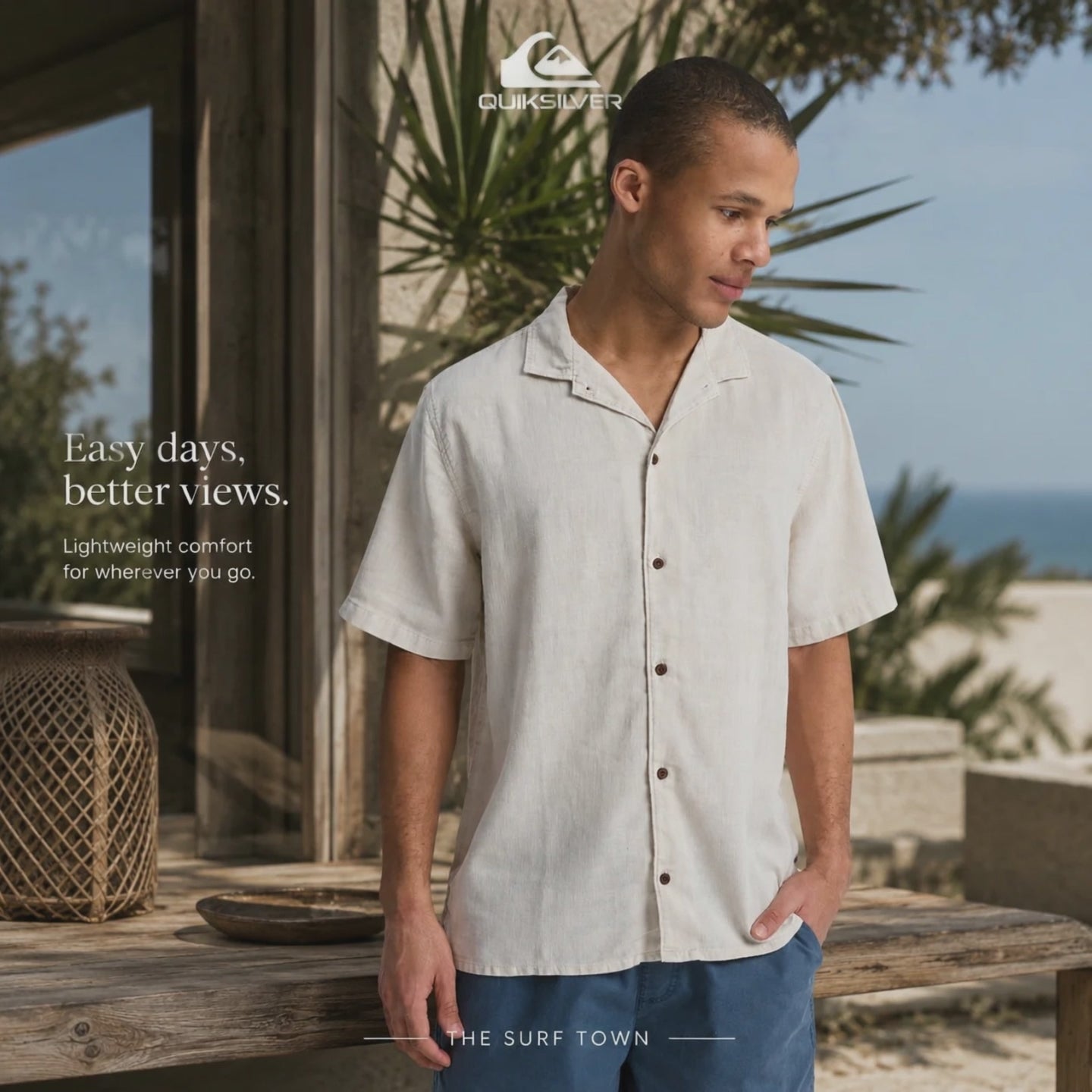 video editorial propio de the surf town de hombre llevando una camisa de lino quiksilver sunrise bone en el exterior de un surf club premium
